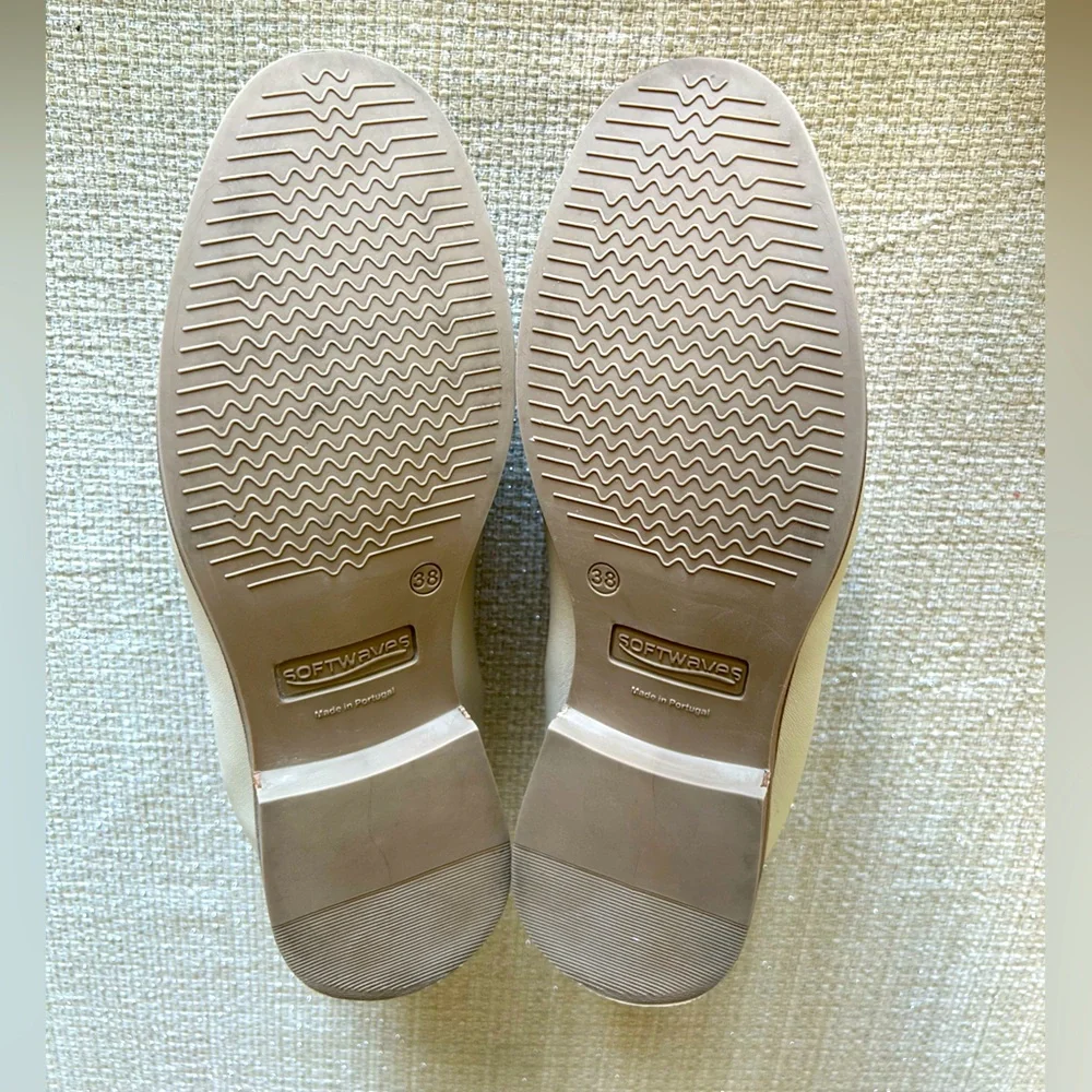 Softwaves Gali Loafer Creme Cream with Link Accents size 7 7.5